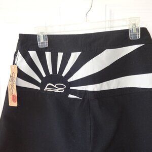 VTG Offshore surfer's board shorts size 32 waist black / white inserts, has tag
